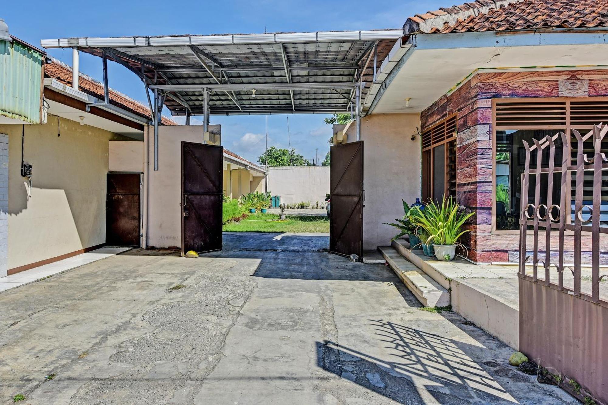Cilopadang Oyo 90443 Hotel New Kartika In מראה חיצוני תמונה